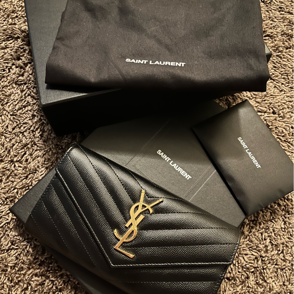 Ysl cluth